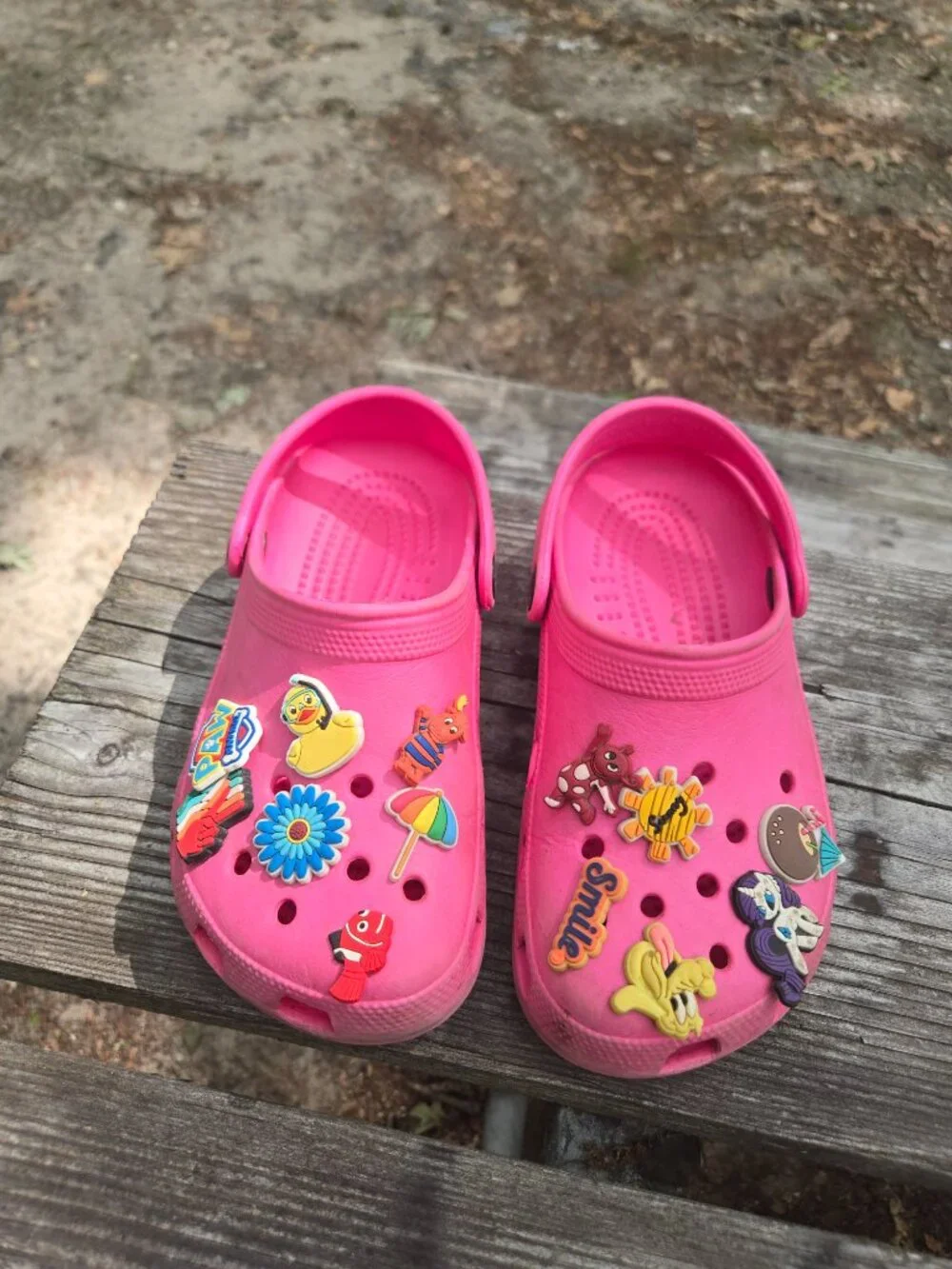 ✨Crocs Classic Clogs Electric Pink Girls Youth  SlipOn Sandals Jibbitz  2/4